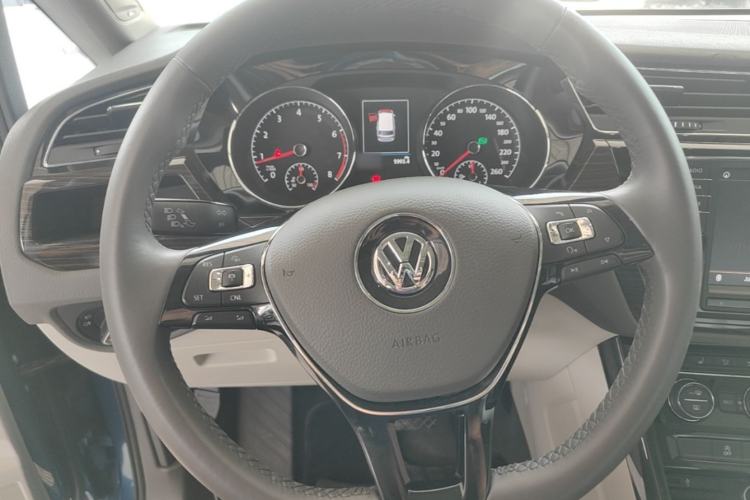 Used Volkswagen Touran 2018 Volkswagen Touran L 280TSI DSG Luxury Edition 6-seater Steering Wheel
