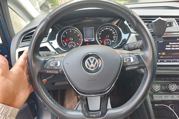 Used Volkswagen Touran 2018 Volkswagen Touran L 280TSI DSG Boundary Edition 7 Seats China VI Standard Steering Wheel