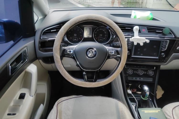 Used Volkswagen Touran 2018 Volkswagen Touran L 280TSI DSG Comfort Edition 7 Seats China V Emission Standard Steering Wheel