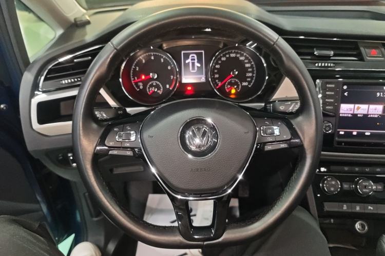 Used Volkswagen Touran 2018 Volkswagen Touran L 280TSI DSG Comfort Edition 7-seater Steering Wheel
