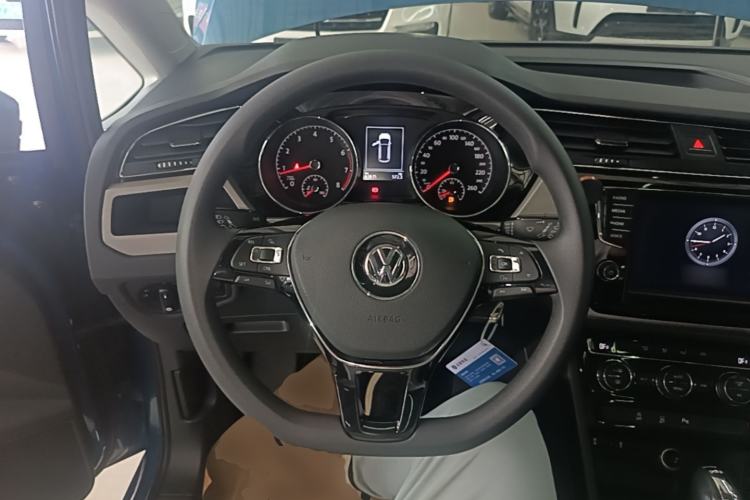 Used Volkswagen Touran 2018 Volkswagen Touran L 280TSI DSG Comfort Edition 7 Seats China V Emission Standard Steering Wheel