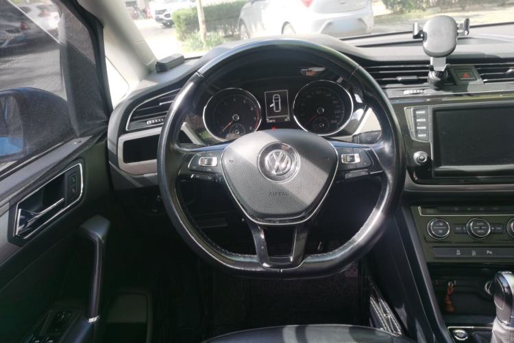 Used Volkswagen Touran 2018 Volkswagen Touran L 280TSI DSG Comfort Edition 7-seater Steering Wheel