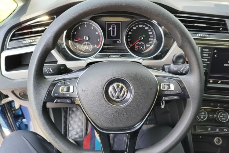 Used Volkswagen Touran 2018 Volkswagen Touran L 280TSI DSG Comfort Edition 7 Seats China V Emission Standard Steering Wheel