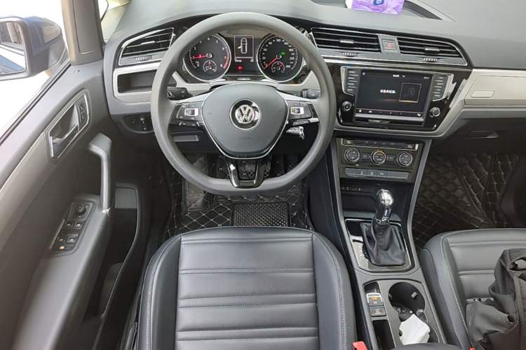 Used Volkswagen Touran 2018 Volkswagen Touran L 280TSI DSG Comfort Edition 7 Seats China VI Standard Steering Wheel