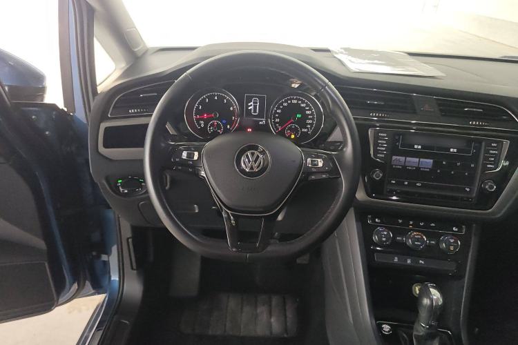 Used Volkswagen Touran 2018 Volkswagen Touran L 280TSI DSG Boundary Edition 7 Seats China VI Standard Steering Wheel