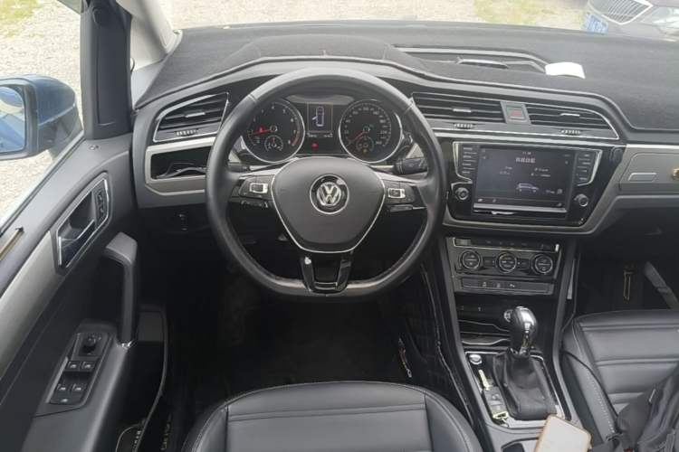 Used Volkswagen Touran 2018 Volkswagen Touran L 280TSI DSG Boundary Edition 7 Seats China V Emission Standard Steering Wheel