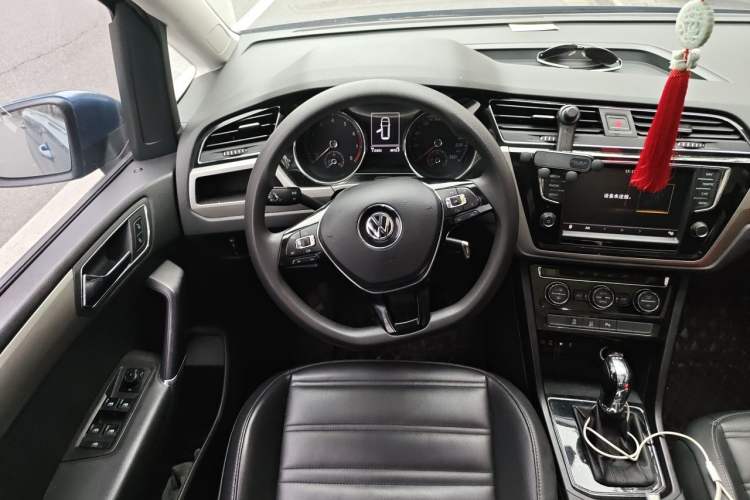 Used Volkswagen Touran 2018 Volkswagen Touran L 280TSI DSG Comfort Edition 7 Seats China VI Standard Steering Wheel