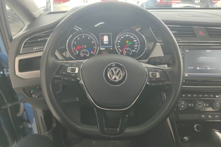 Used Volkswagen Touran 2018 Volkswagen Touran L 280TSI DSG Luxury Edition 7 Seats Steering Wheel