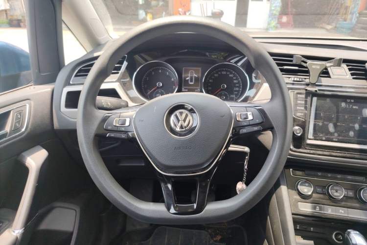 Used Volkswagen Touran 2018 Volkswagen Touran L 280TSI DSG Comfort Edition 7 Seats China V Emission Standard Steering Wheel