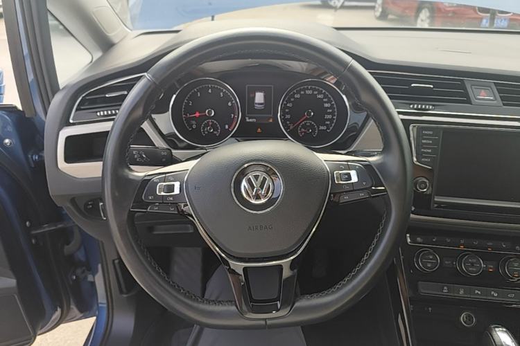 Used Volkswagen Touran 2018 Volkswagen Touran L 280TSI DSG Luxury Edition 7 Seats Steering Wheel