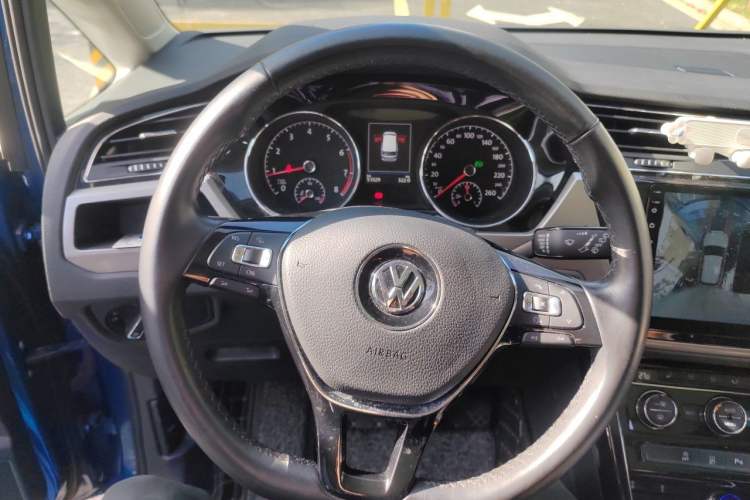 Used Volkswagen Touran 2018 Volkswagen Touran L 280TSI DSG Boundary Luxury Edition 7 Seats China VI Standard Steering Wheel