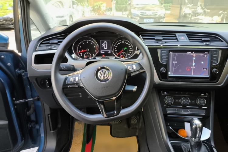 Used Volkswagen Touran 2018 Volkswagen Touran L 280TSI DSG Comfort Edition 7 Seats China V Emission Standard Steering Wheel