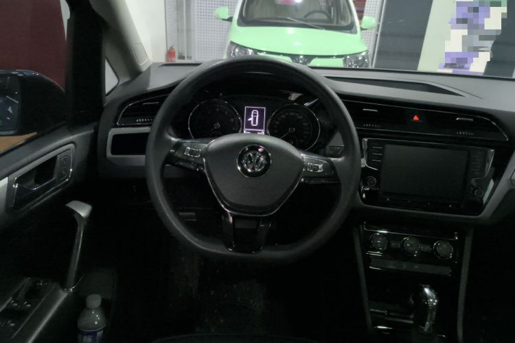 Used Volkswagen Touran 2018 Volkswagen Touran L 280TSI DSG Comfort Edition 7 Seats China VI Standard Steering Wheel