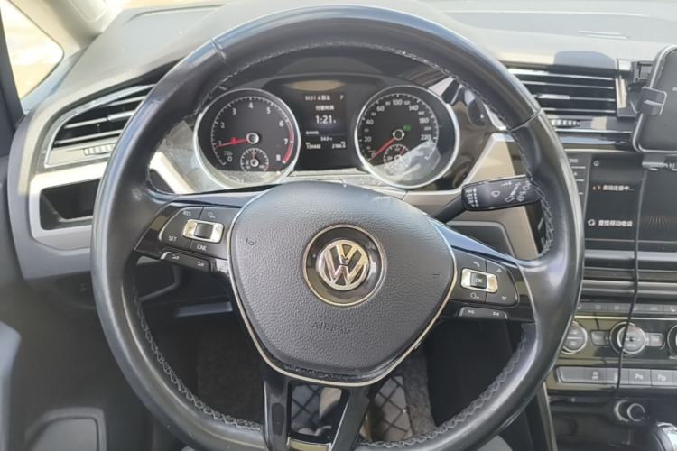 Used Volkswagen Touran 2018 Volkswagen Touran L 330TSI DSG Luxury Edition Steering Wheel