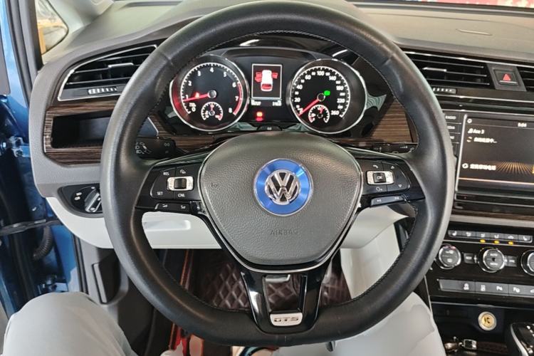 Used Volkswagen Touran 2018 Volkswagen Touran L 280TSI DSG Luxury Edition 6-seater Steering Wheel