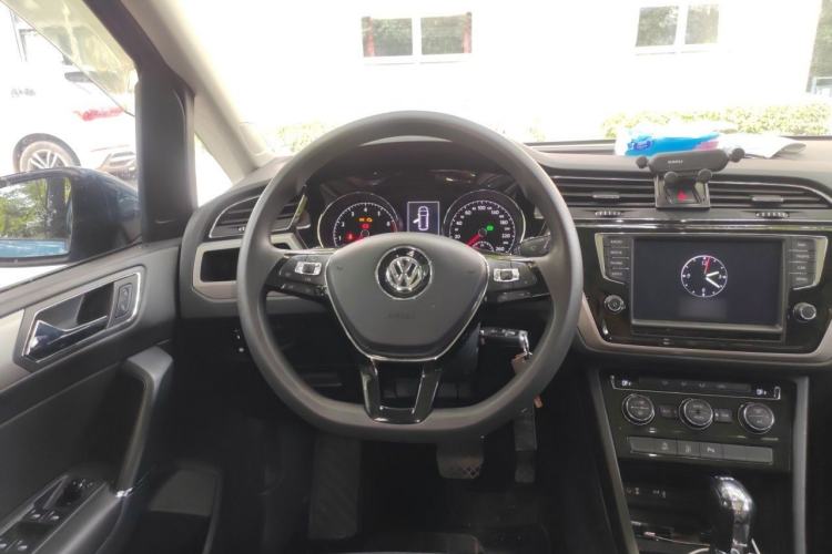 Used Volkswagen Touran 2018 Volkswagen Touran L 280TSI DSG Comfort Edition 7 Seats China V Emission Standard Steering Wheel