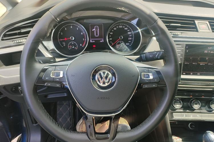 Used Volkswagen Touran 2018 Volkswagen Touran L 280TSI DSG Boundary Edition 7 Seats China V Emission Standard Steering Wheel