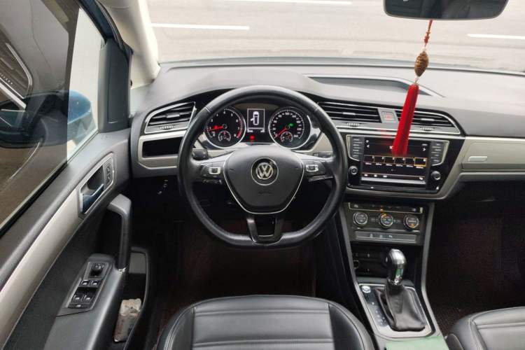 Used Volkswagen Touran 2018 Volkswagen Touran L 280TSI DSG Boundary Edition 7 Seats China VI Standard Steering Wheel