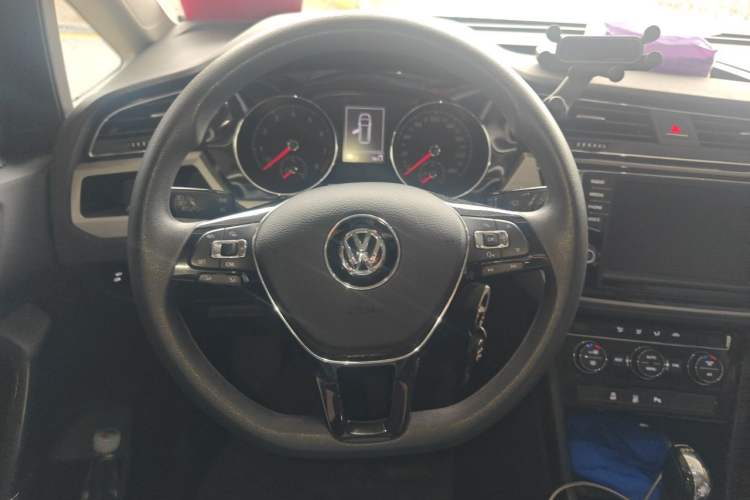 Used Volkswagen Touran 2018 Volkswagen Touran L 280TSI DSG Comfort Edition 7 Seats China V Emission Standard Steering Wheel
