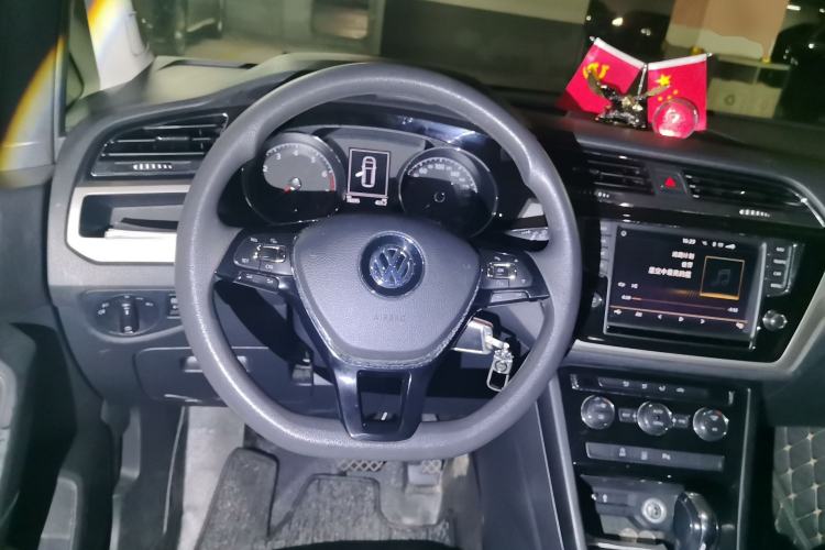 Used Volkswagen Touran 2018 Volkswagen Touran L 280TSI DSG Comfort Edition 7 Seats China V Emission Standard Steering Wheel