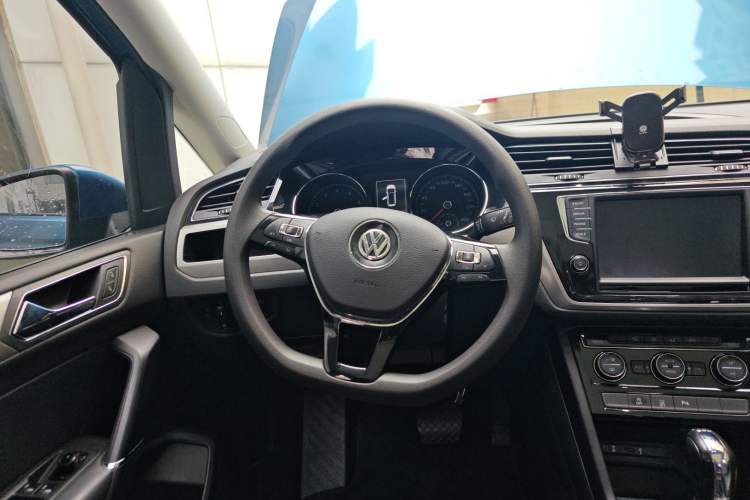 Used Volkswagen Touran 2018 Volkswagen Touran L 280TSI DSG Comfort Edition 7 Seats China V Emission Standard Steering Wheel