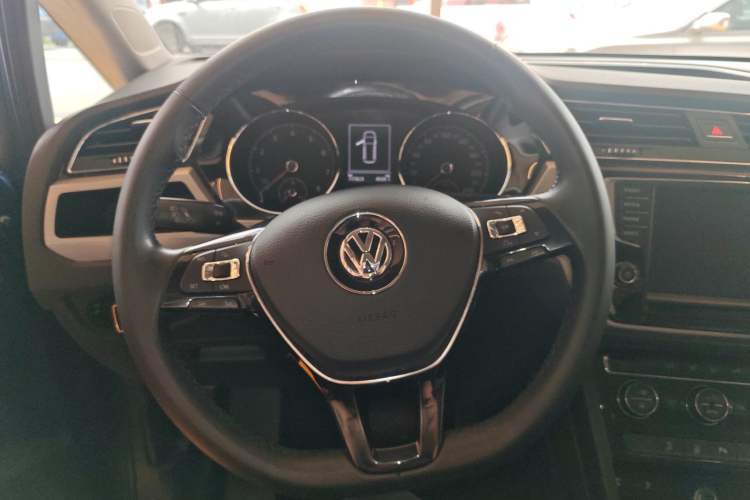 Used Volkswagen Touran 2018 Volkswagen Touran L 280TSI DSG Boundary Edition 7 Seats China V Emission Standard Steering Wheel