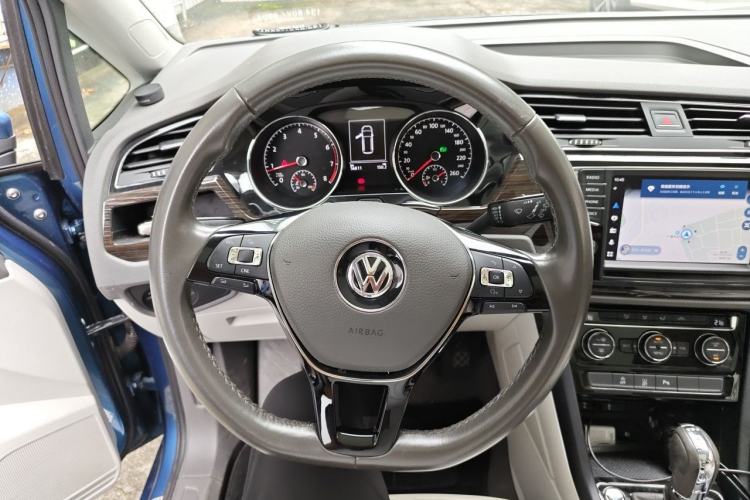 Used Volkswagen Touran 2018 Volkswagen Touran L 280TSI DSG Comfort Edition 7-seater Steering Wheel