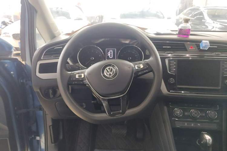 Used Volkswagen Touran 2018 Volkswagen Touran L 280TSI DSG Comfort Edition 7 Seats China V Emission Standard Steering Wheel