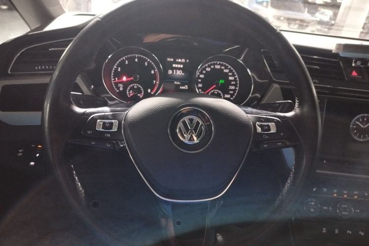 Used Volkswagen Touran 2018 Volkswagen Touran L 280TSI DSG Luxury Edition 7 Seats Steering Wheel