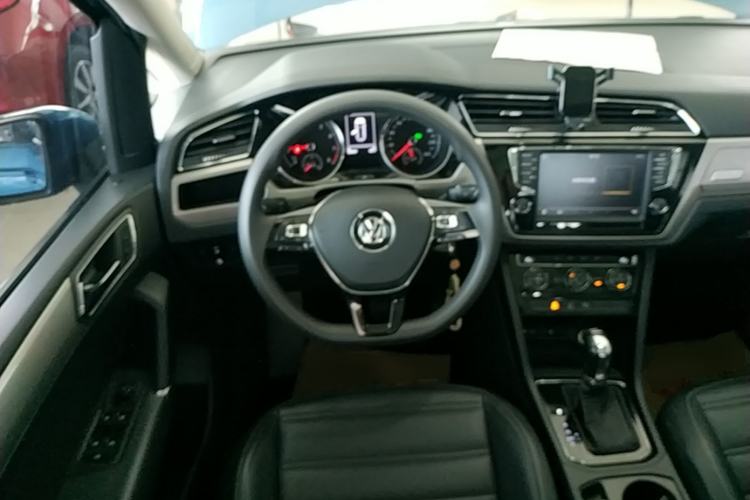 Used Volkswagen Touran 2018 Volkswagen Touran L 280TSI DSG Comfort Edition 7 Seats China VI Standard Steering Wheel