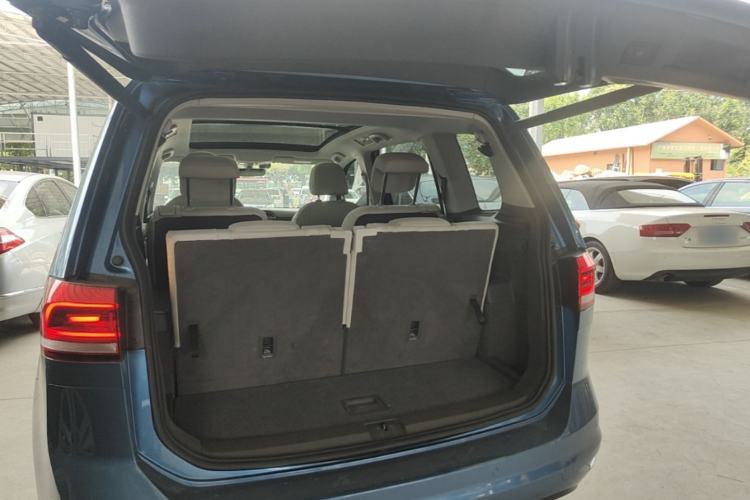 Used Volkswagen Touran 2018 Volkswagen Touran L 280TSI DSG Luxury Edition 6-seater Trunk