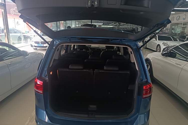 Used Volkswagen Touran 2018 Volkswagen Touran L 280TSI DSG Comfort Edition 7 Seats China V Emission Standard Trunk