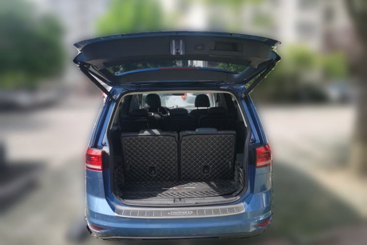 Used Volkswagen Touran 2018 Volkswagen Touran L 280TSI DSG Comfort Edition 7-seater Trunk