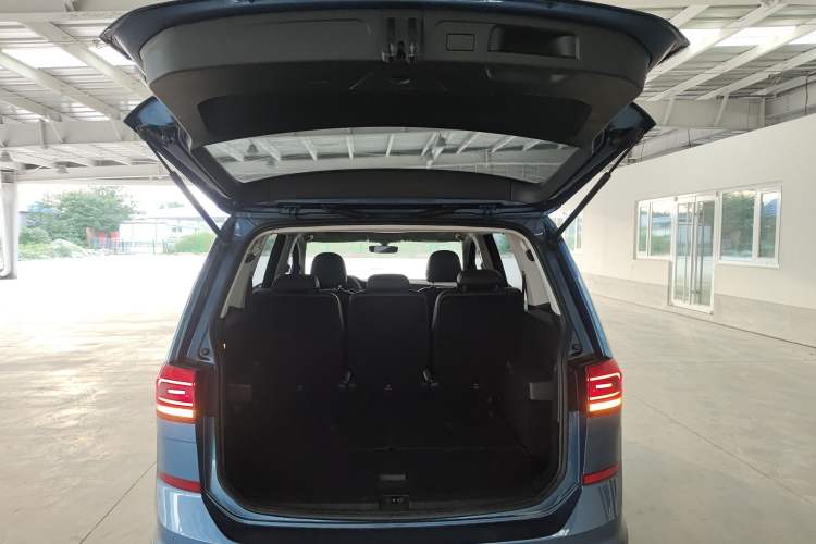 Used Volkswagen Touran 2018 Volkswagen Touran L 280TSI DSG Boundary Edition 7 Seats China VI Standard Trunk