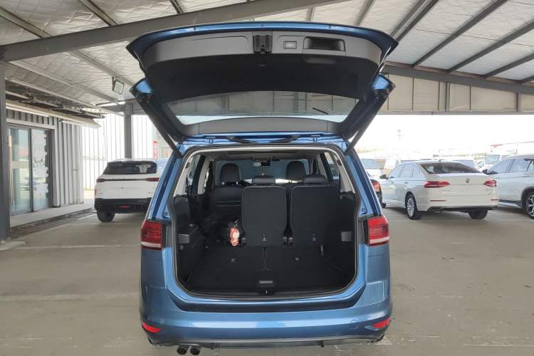 Used Volkswagen Touran 2018 Volkswagen Touran L 280TSI DSG Luxury Edition 7 Seats Trunk
