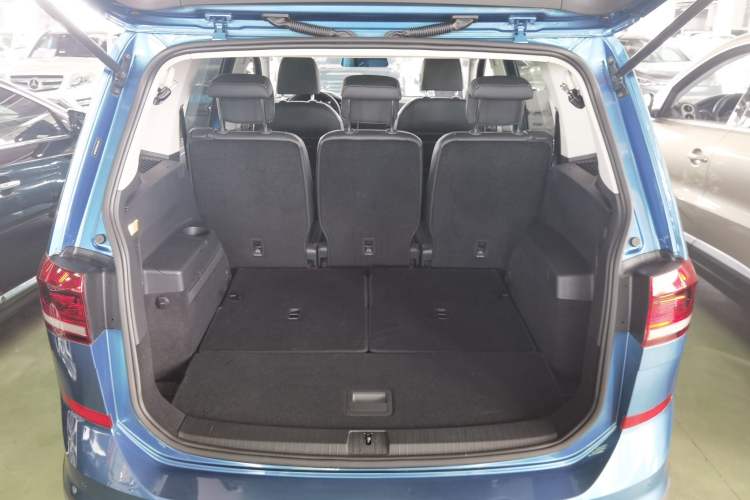 Used Volkswagen Touran 2018 Volkswagen Touran L 280TSI DSG Boundary Edition 7 Seats China VI Standard Trunk