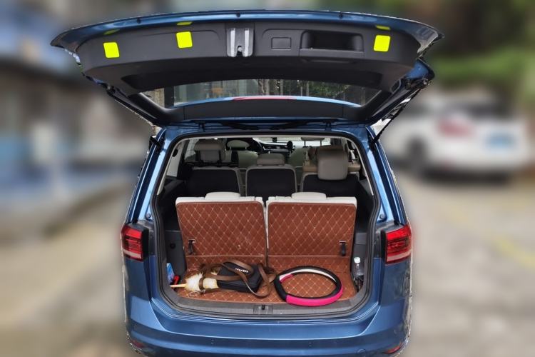 Used Volkswagen Touran 2018 Volkswagen Touran L 280TSI DSG Comfort Edition 7-seater Trunk