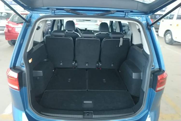 Used Volkswagen Touran 2018 Volkswagen Touran L 280TSI DSG Comfort Edition 7 Seats China VI Standard Trunk