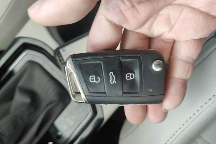 Used Volkswagen Touran 2018 Volkswagen Touran L 280TSI DSG Luxury Edition 6-seater Vehicle Key