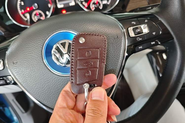 Used Volkswagen Touran 2018 Volkswagen Touran L 280TSI DSG Luxury Edition 6-seater Vehicle Key