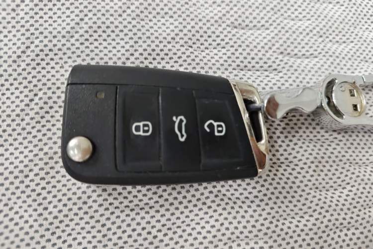 Used Volkswagen Touran 2018 Volkswagen Touran L 280TSI DSG Comfort Edition 7-seater Vehicle Key