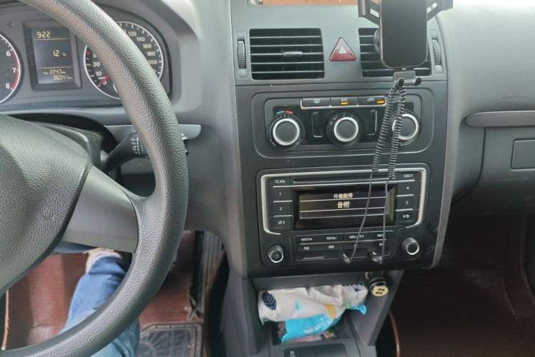 Used Volkswagen Touran  Audio And AC Panel