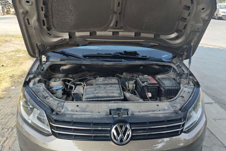 Used Volkswagen Touran  Engine Bay