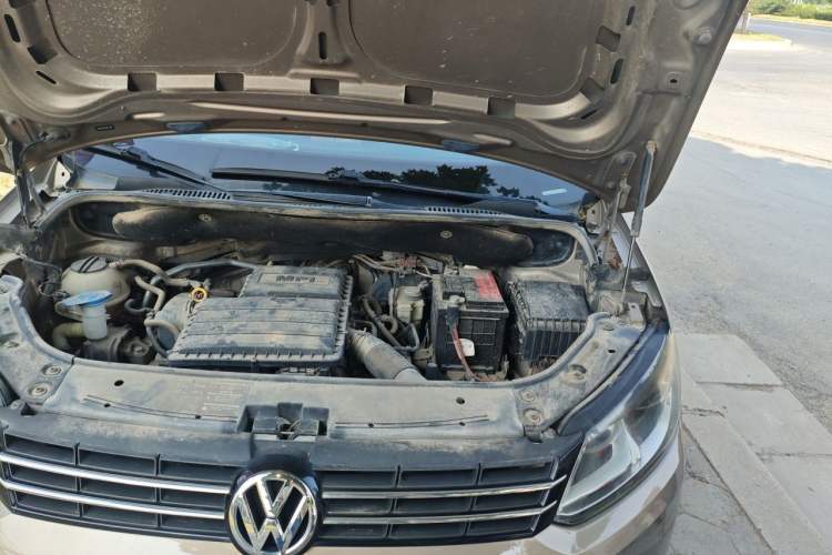 Used Volkswagen Touran  Engine Bay Left