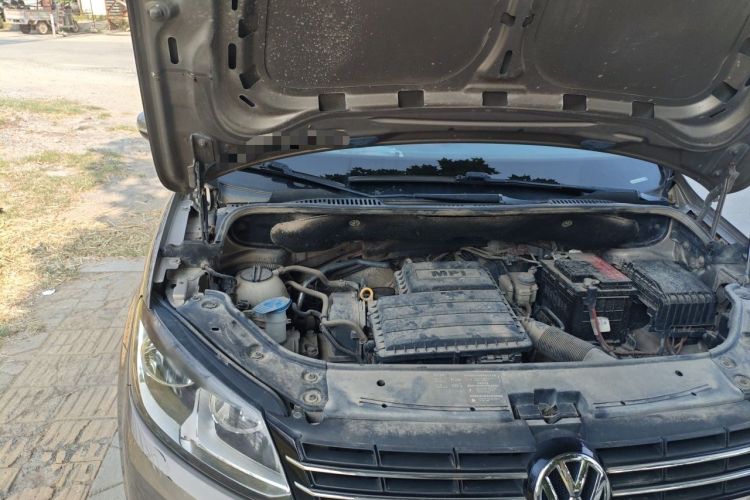 Used Volkswagen Touran  Engine Bay Right