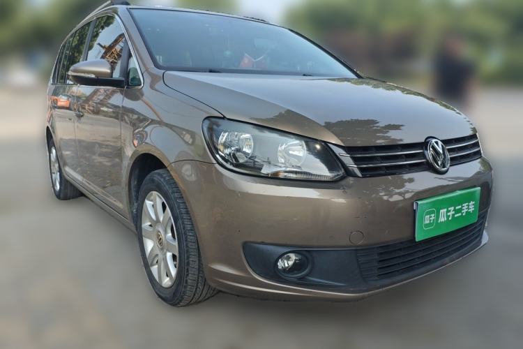 Used Volkswagen Touran  Front Right 45 Deg