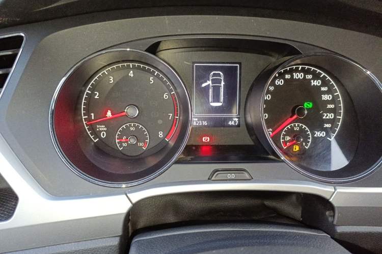 Used Volkswagen Touran 2018 Volkswagen Touran L 280TSI DSG Style Edition 7 Seats China V Emission Standard Odometer Close Up