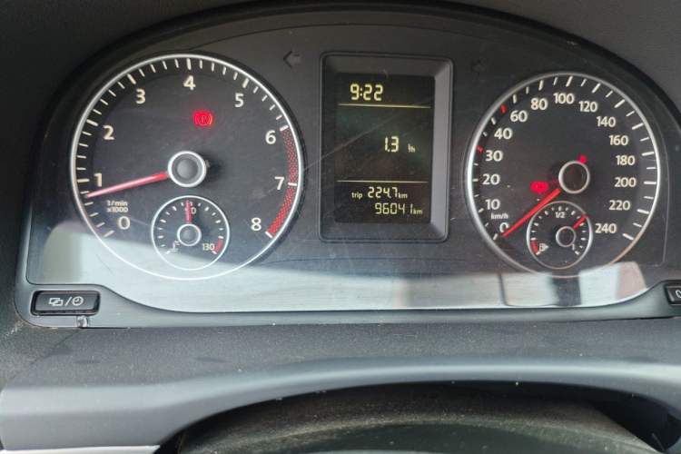 Used Volkswagen Touran  Odometer Close Up
