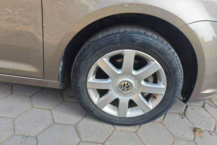 Used Volkswagen Touran  Right Front Wheel Hub