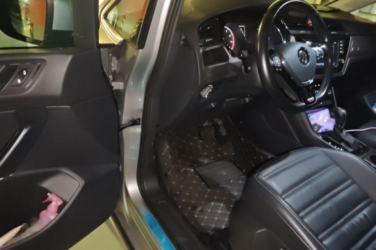 Used Volkswagen Touran 2018 Volkswagen Touran L 280TSI DSG Boundary Edition 7 Seats China VI Standard Driver Seat